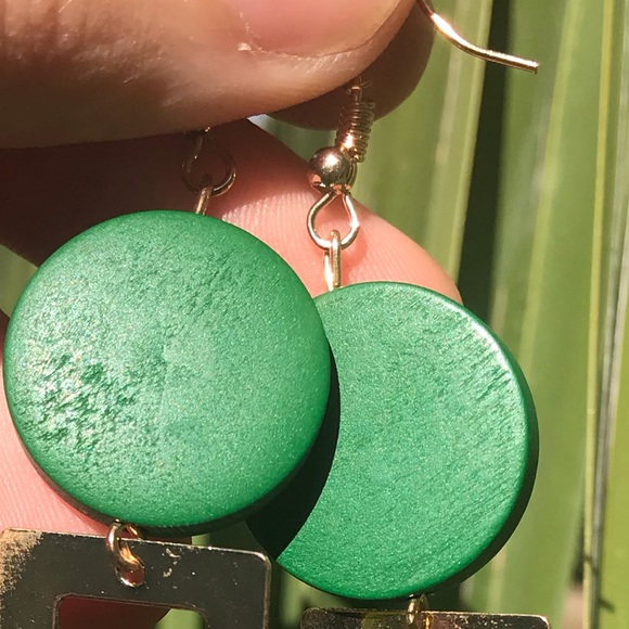 NWT Gorgeous earrings - Picture 3 of 3